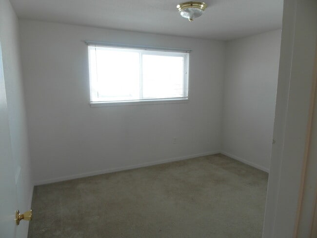 Building Photo - 3 Bedroom, 1.5 Bath, Townhouse in Oscoda v...
