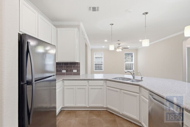Building Photo - 4906 Madrid Dr