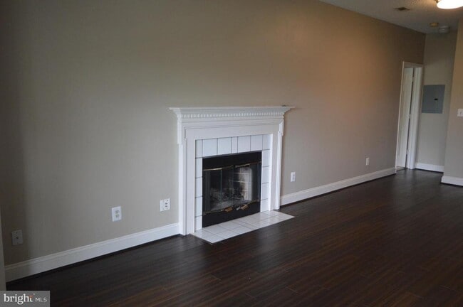 Building Photo - 13058 Autumn Woods Way