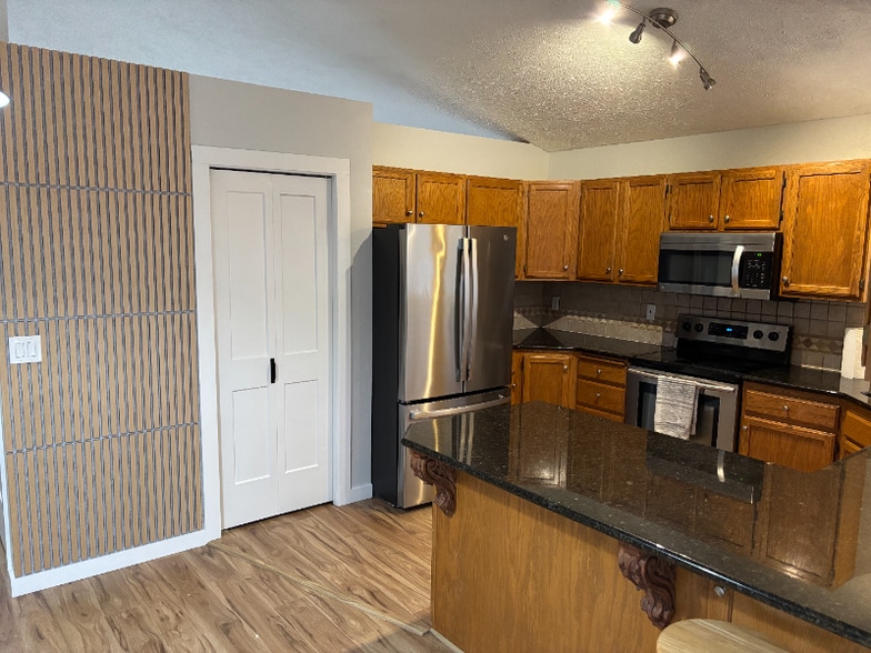 Building Photo - 15607 N Sycamore St