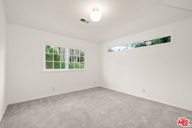 Building Photo - 10384 Northvale Rd