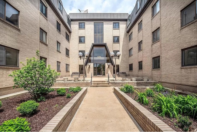 Entrance Lobby - 4355 Maryland Ave