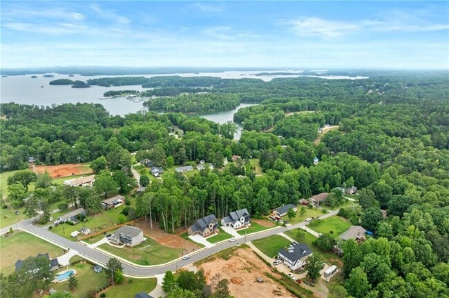 Building Photo - 6120 Hutchins Dr