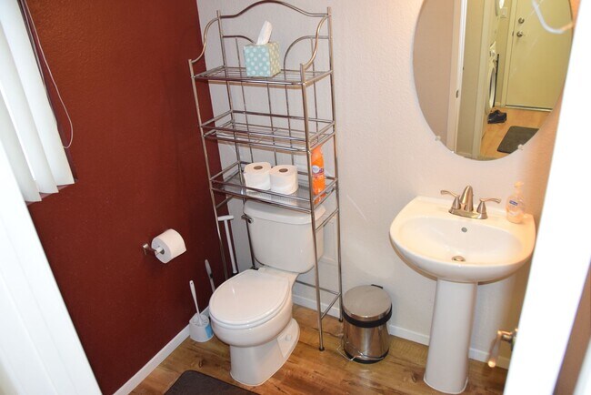 Building Photo - 8765 Country Pines Ave