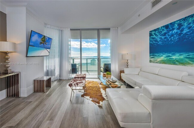 Building Photo - 1300 Brickell Bay Dr