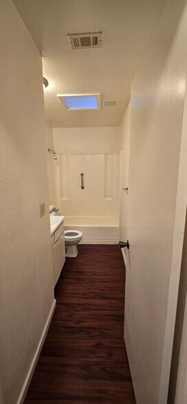 Full Bath - 3318 Blue Ridge Cir