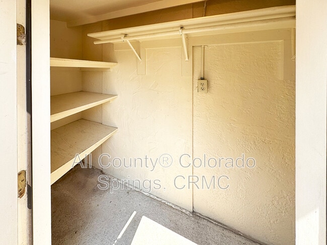 Building Photo - 209 S 25th St