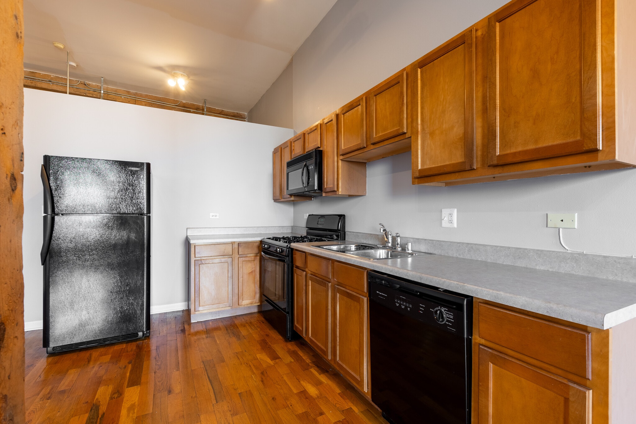 Building Photo - 1820 S Bishop St