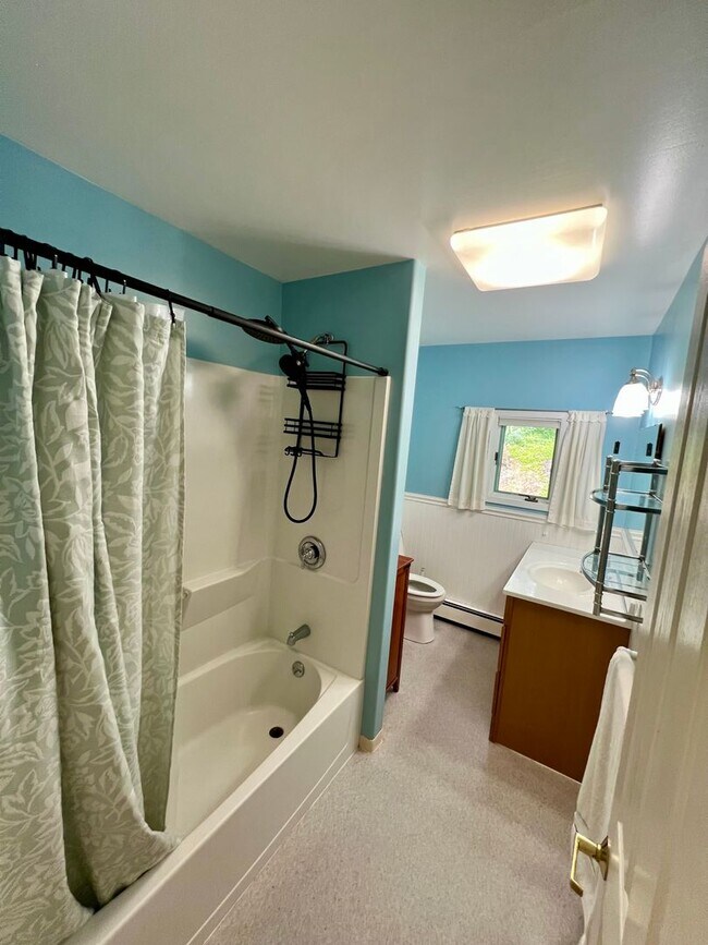 Building Photo - 4-Bedroom Home in Fairbanks | Fenced Yard,...