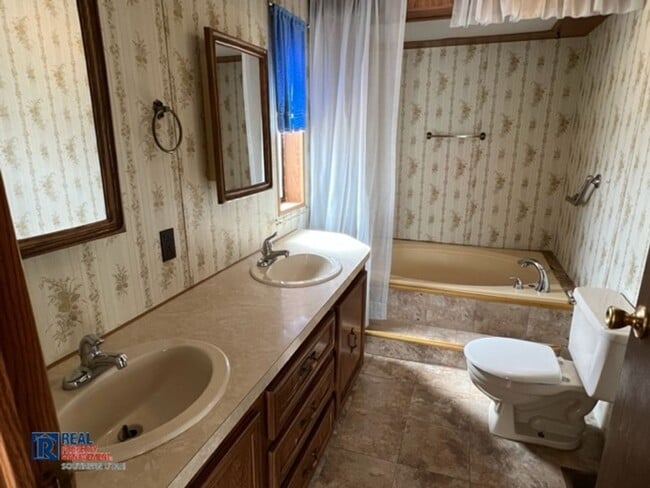 Building Photo - Toquerville home on large lot