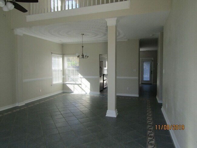 Building Photo - Weeping Cedar Trail