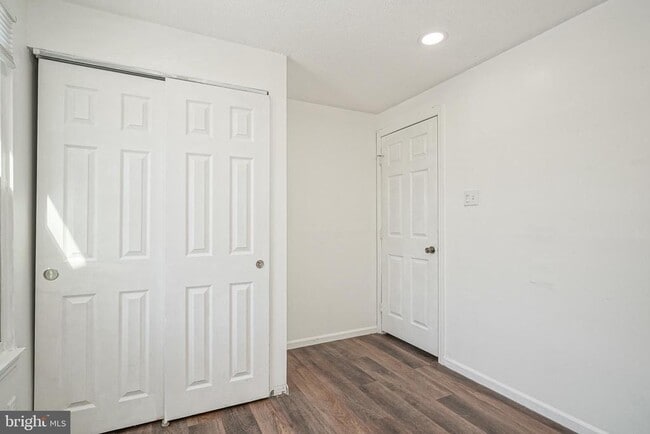 Building Photo - 69 Vanderbilt Ct