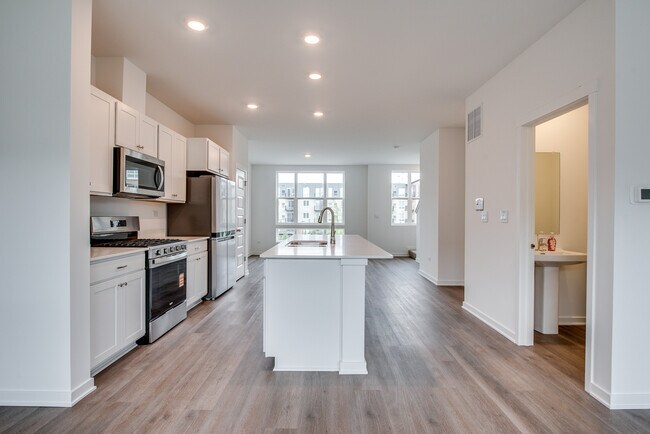 Building Photo - 382 Summit Cir
