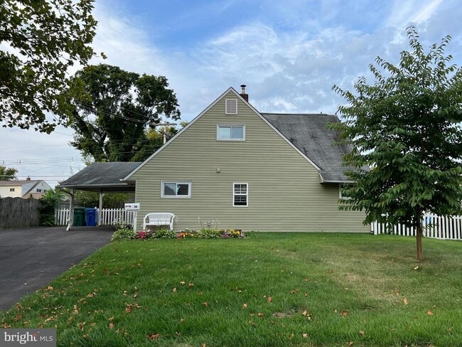 Primary Photo - 16 Crabtree Dr