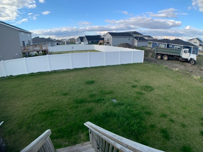 Building Photo - 4 bed 3 bath Single Family Home