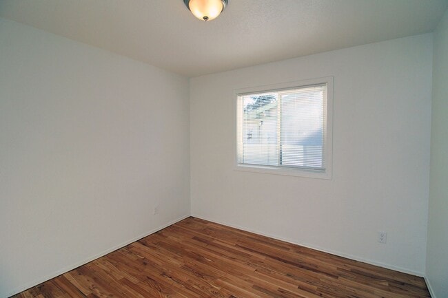 Building Photo - 4736 SE 99th Ave