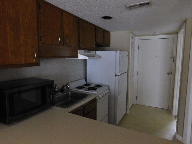 Building Photo - 6222 Harbourside Dr