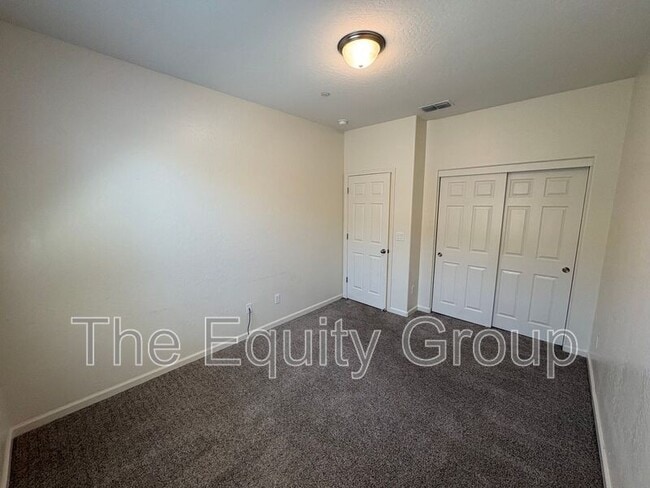 Building Photo - 918 W Sedona Ave