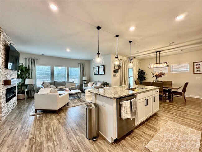 Building Photo - 6212 Hailstone Rd