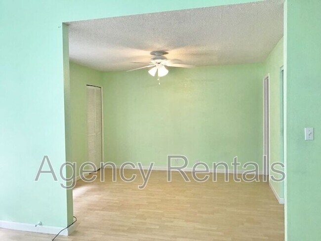 Building Photo - Crosspoint 2S 99-262 Mananai Pl