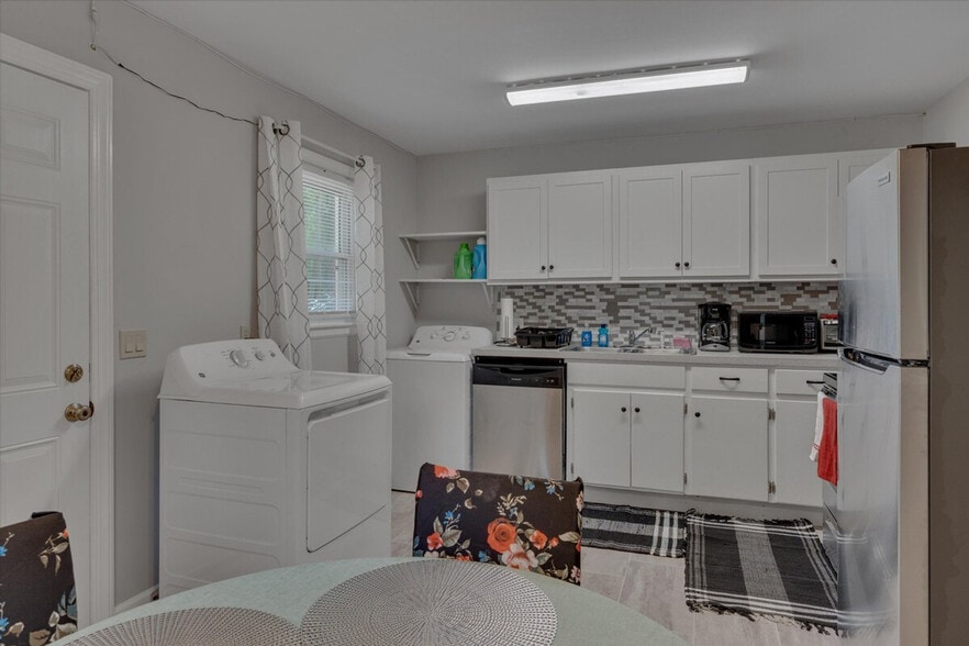 Building Photo - 804 Urban Ave