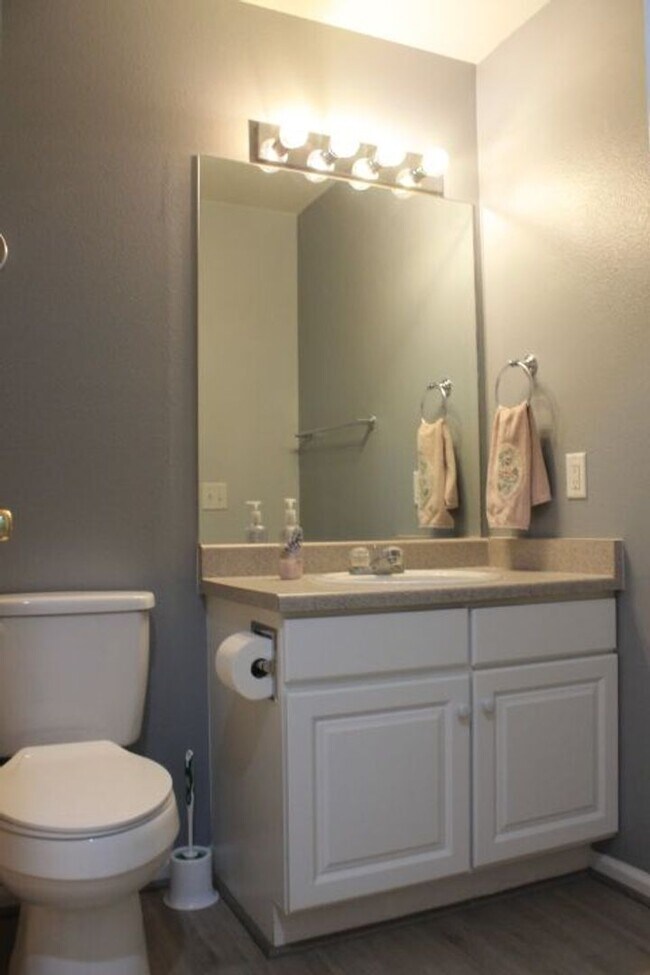 Building Photo - Stucco Rancher on Meadowbrook