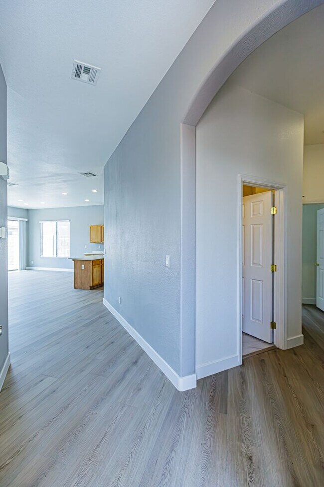Building Photo - 1 Story home located in Southern Highlands