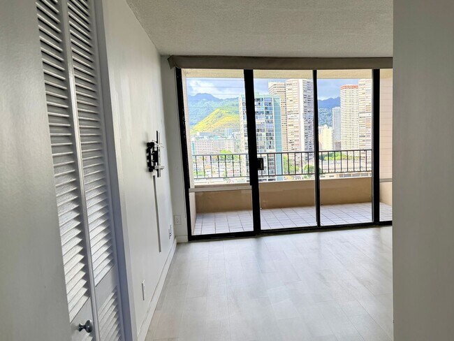 Building Photo - 2121 Ala Wai Blvd