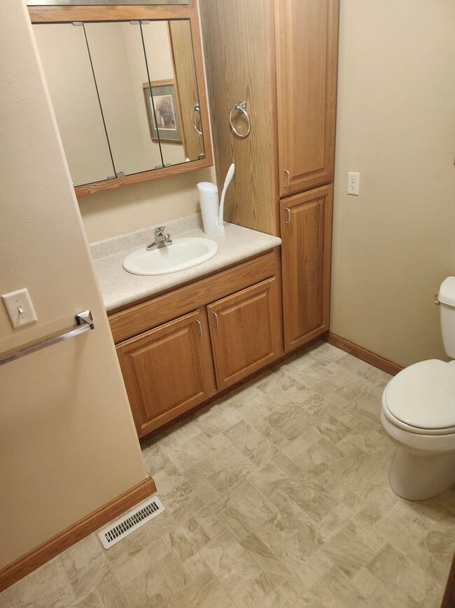 Building Photo - 208 Franklin St