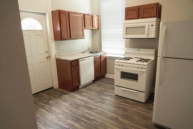 Primary Photo - 3225 Bishop St