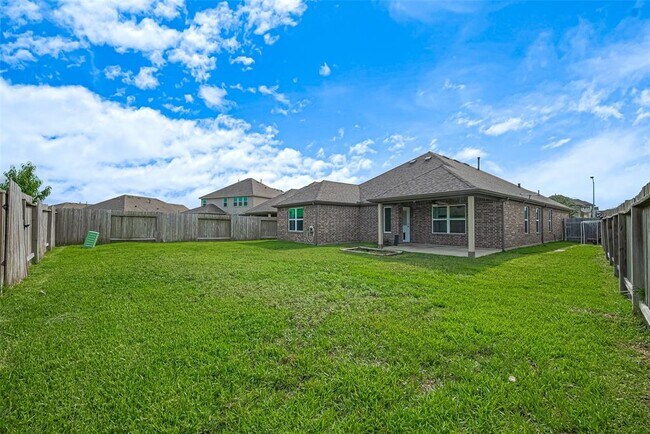 Building Photo - 16342 Rockdale Landing Dr
