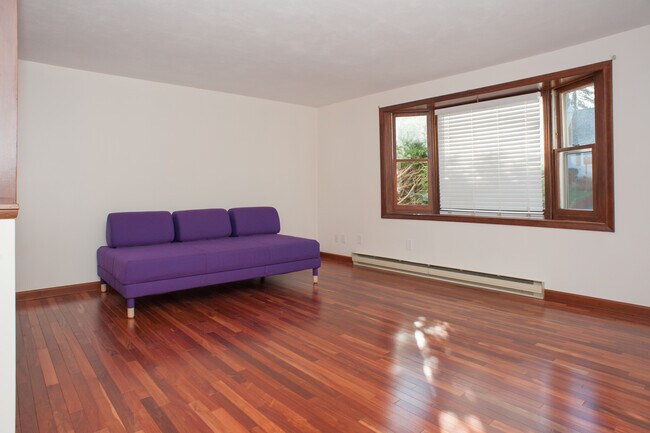 Living Bay Window - 17 Springbrook Rd