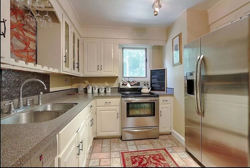 Building Photo - 4517 Beacon Dr