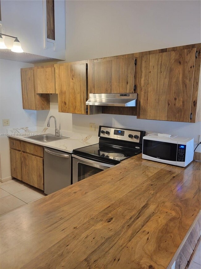 Building Photo - 6963 SW 40th St