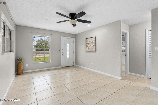 Building Photo - 1702 Carolina Ave