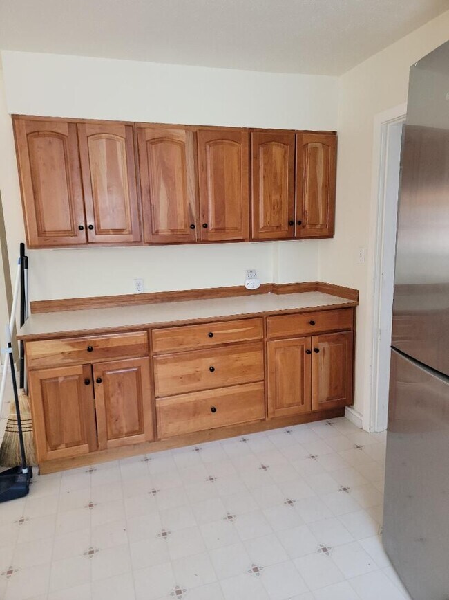 Building Photo - Beautiful Craftsman-style 3 bedroom, 2 bath home (1632 sq ft)  near Lake Steilacoom PLUS studio c...