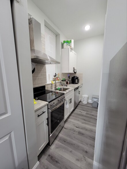 Building Photo - 106 S 42nd St