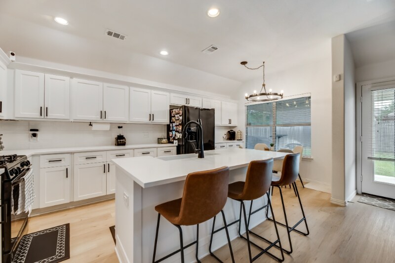 Building Photo - 2404 Castle Creek Dr