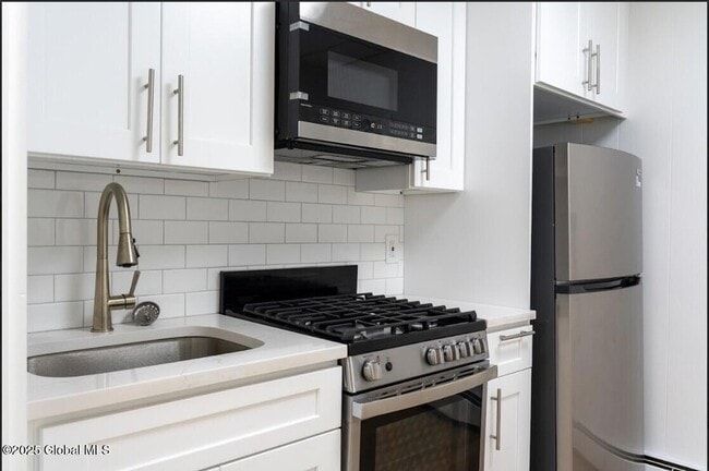 Building Photo - 195 S Broadway