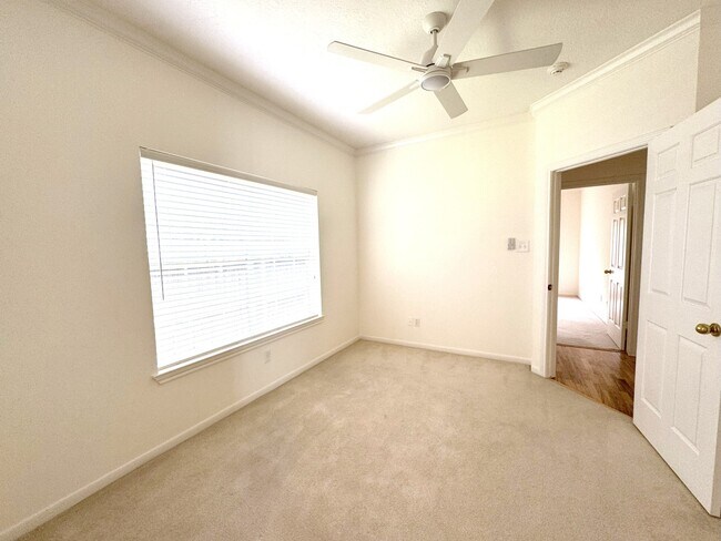 Building Photo - 35 Smokestone Dr