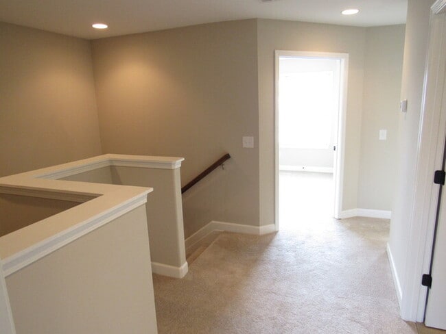 Building Photo - Old Hickory townhome, like new!