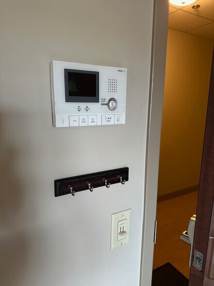 Building Photo - 1032 N Washington Ave