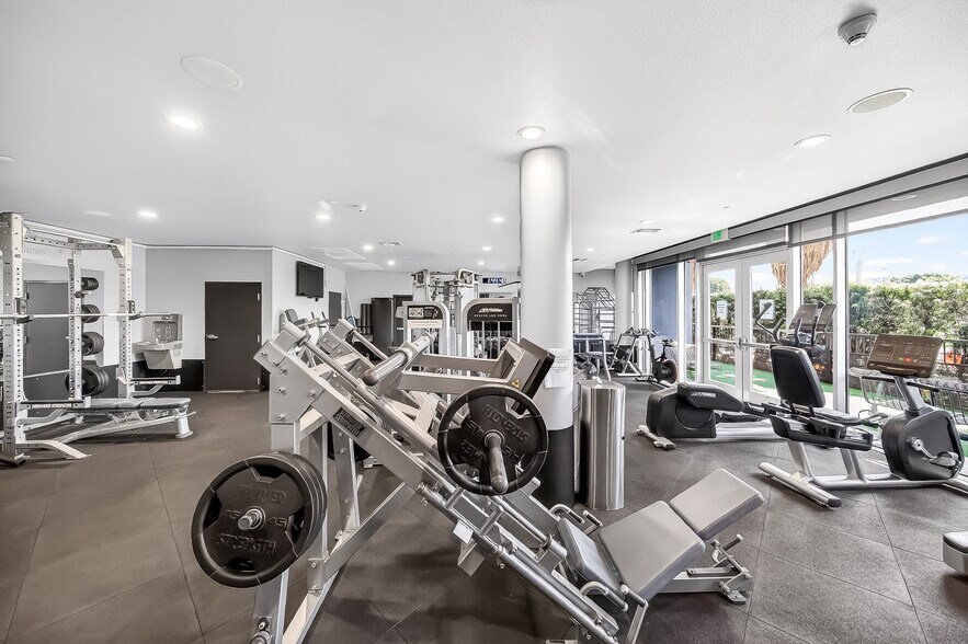 Building Photo - 629 Traction Ave