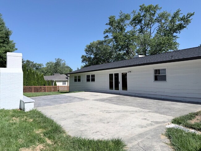 Building Photo - Updated 3BR Home in Beaver Lake | Fenced Yard, Garage, Covered Porch & Outdoor Fireplace | Pet Fr...