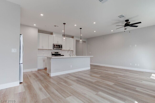 Building Photo - 646 Infinity Rdg St