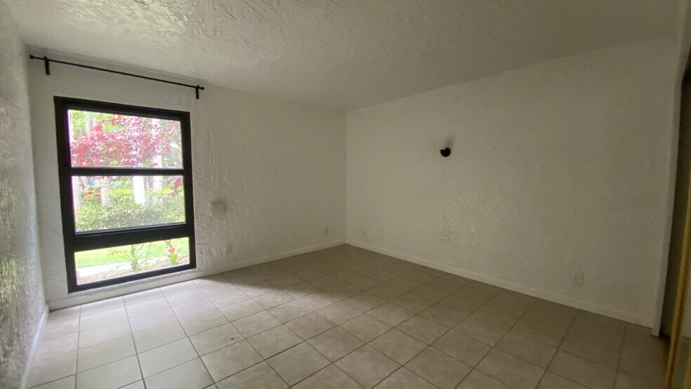 Building Photo - 7777 W 91st St
