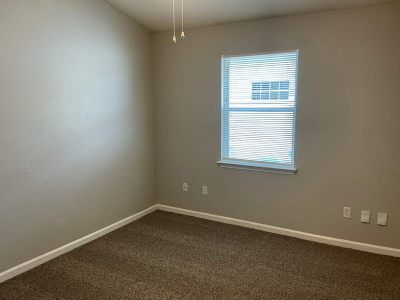 Building Photo - 2659 Niagara St