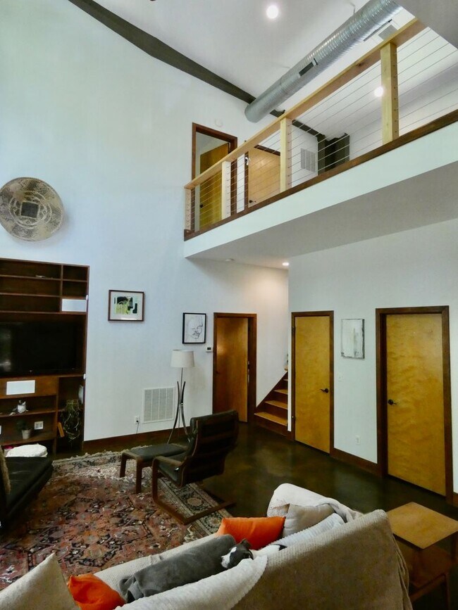Building Photo - West Asheville Oasis