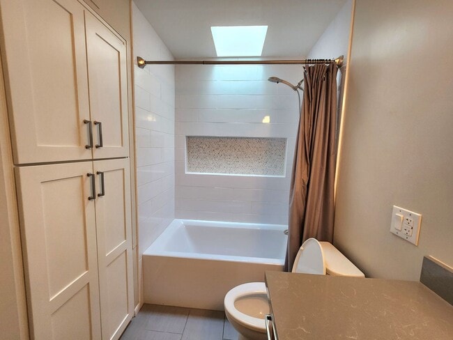 Building Photo - Tempe 4 Bedroom 3 Bath w/ Pool right near ASU!