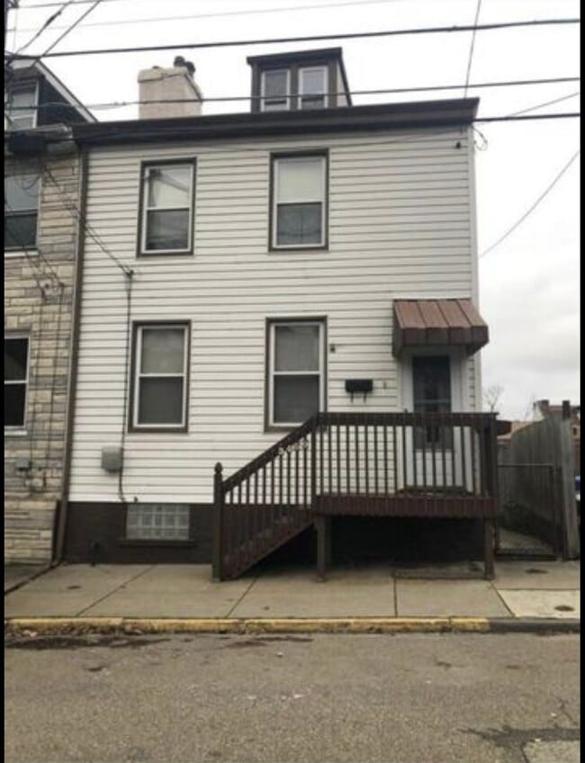 Primary Photo - Spacious 3-Bedroom Home in Lawrenceville –...